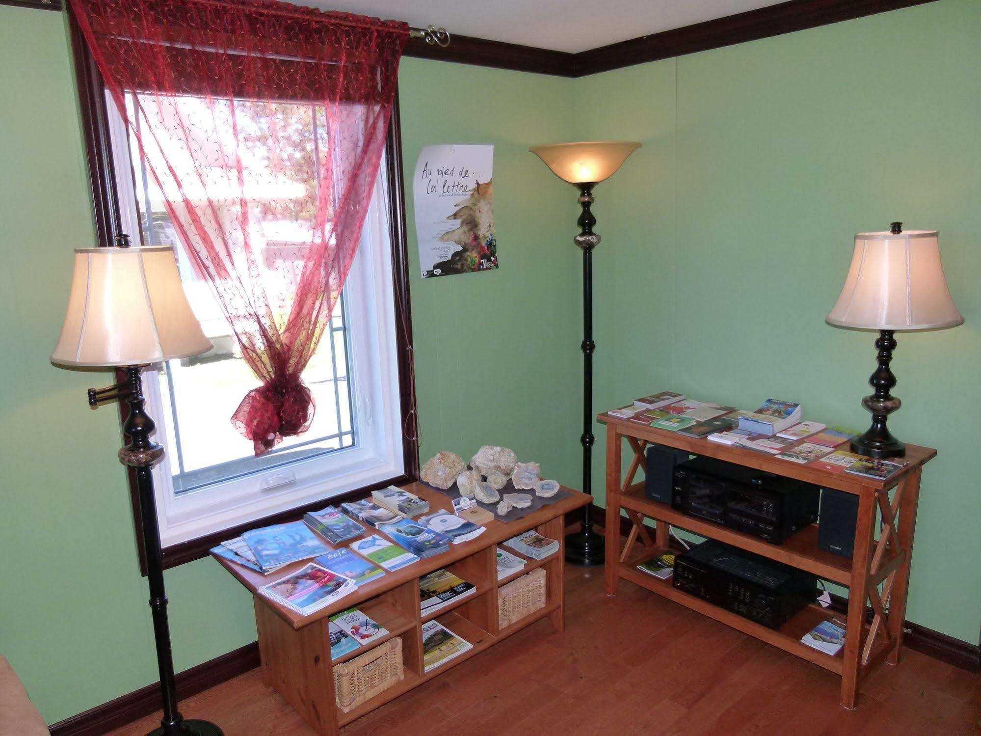 La Maison Entre Montagnes Bed & Breakfast